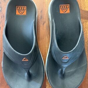 Reef Black and Orange Sandals. Flipflops. Size 8.